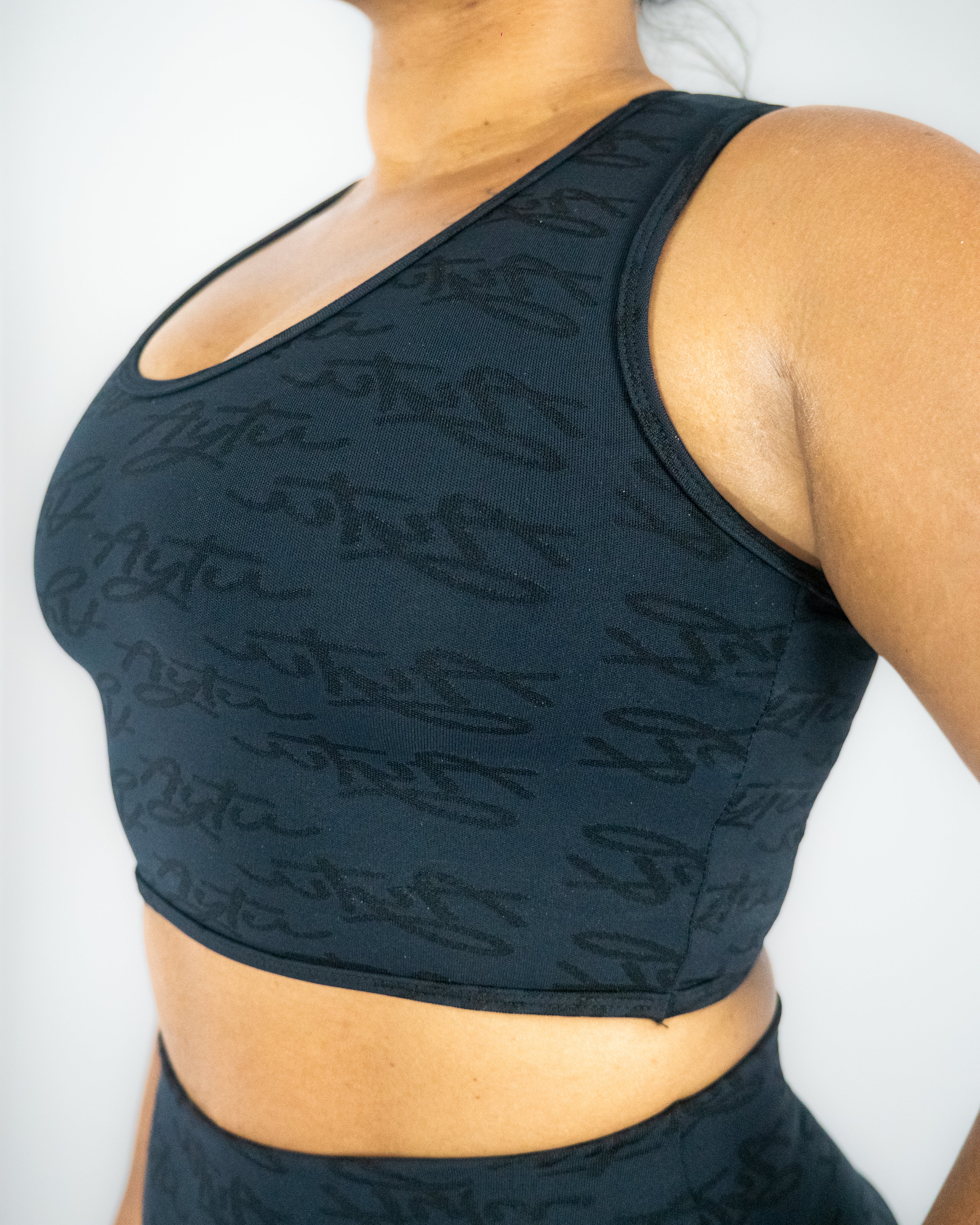 Top Aruna Black